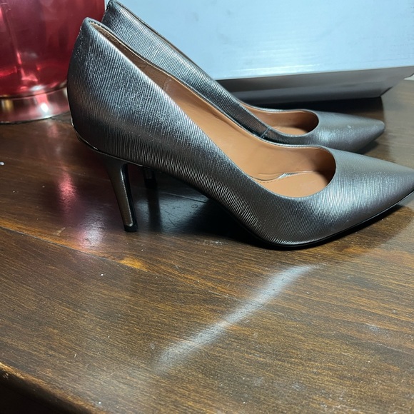 CK PUMPS GRAY 5.5 - Picture 6 of 8